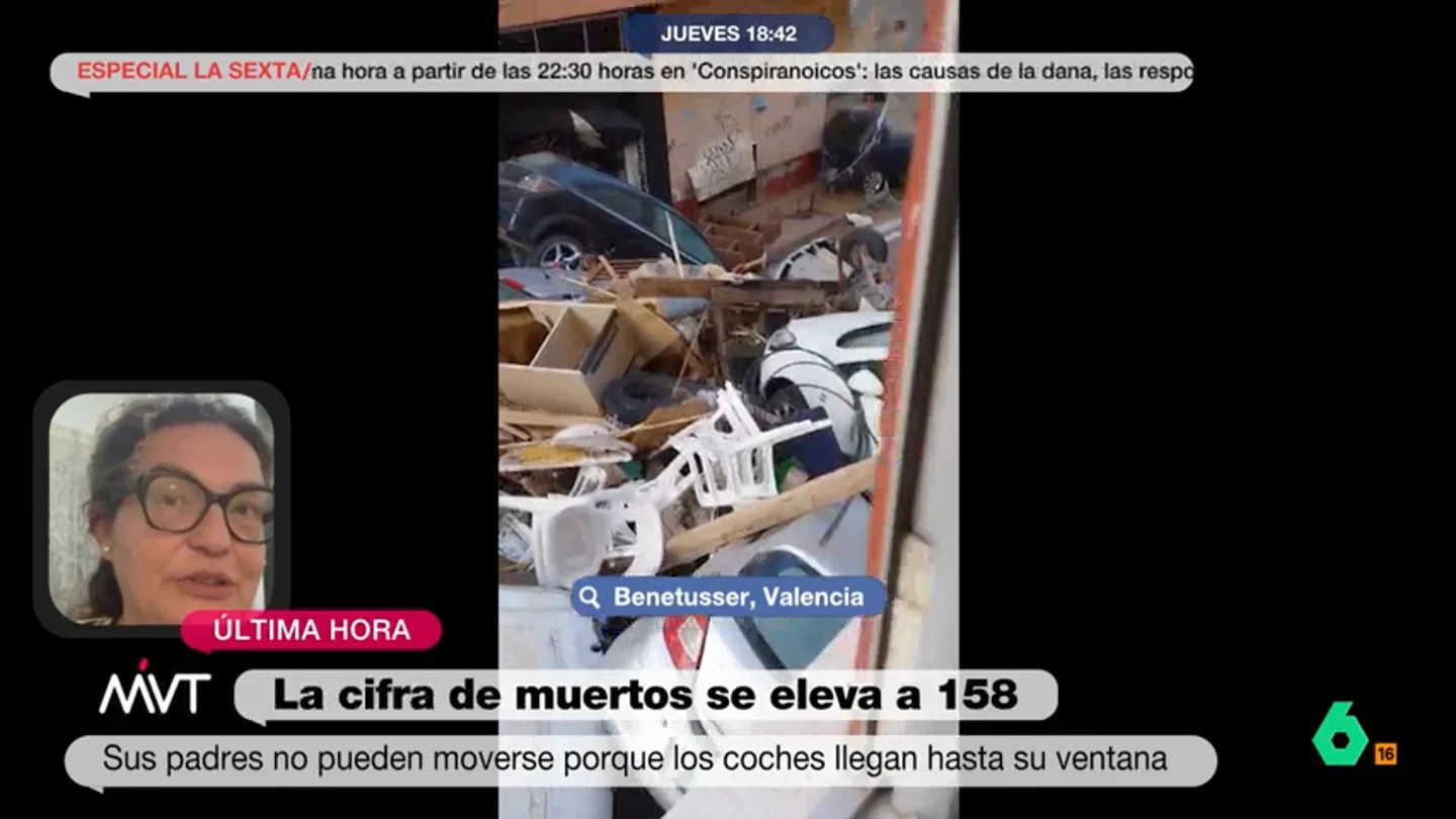 La angustia de Mar Torres, cuyos padres están aislados en casa por culpa de un bloque de coches: "El aviso llegó tarde y mal" Sus padres, octogenarios, vieron como la riada arrastró numerosos coches por su calle lo que provocó que la puerta de su domicilio quedara bloqueada. "Lo hemos pasado muy mal porque no se podían comunicar", ha explicado.