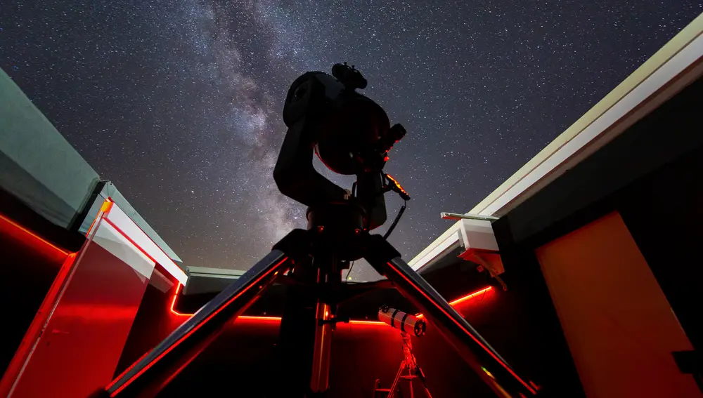Telescopio en el observatorio de Dark Sky Alqueva Telescopio en el observatorio de Dark Sky Alqueva