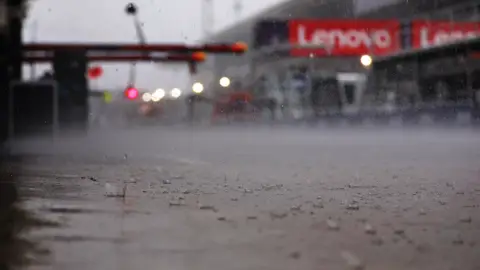 La lluvia deja sin sesión clasificatoria a la Fórmula 1 este sábado La lluvia deja sin sesión clasificatoria a la Fórmula 1 este sábado