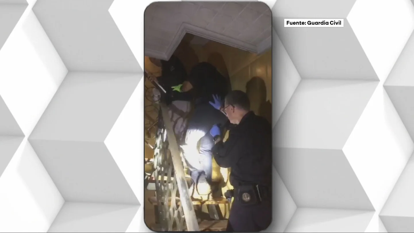 Rescate de un hombre tras tres días aislado por la DANA Rescate de un hombre tras tres días aislado por la DANA