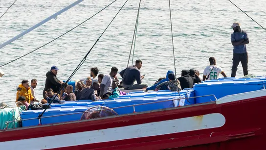 Migrantes rescatados por un pesquero Migrantes rescatados por un pesquero