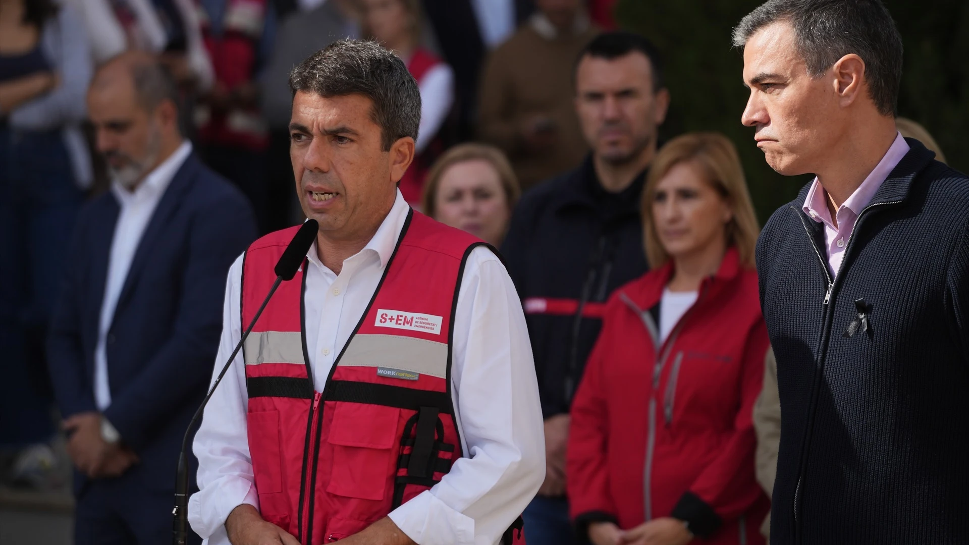 Carlos Mazón, interviene tras una reunión en el CECOPI del pasado jueves, junto a Pedro Sánchez.