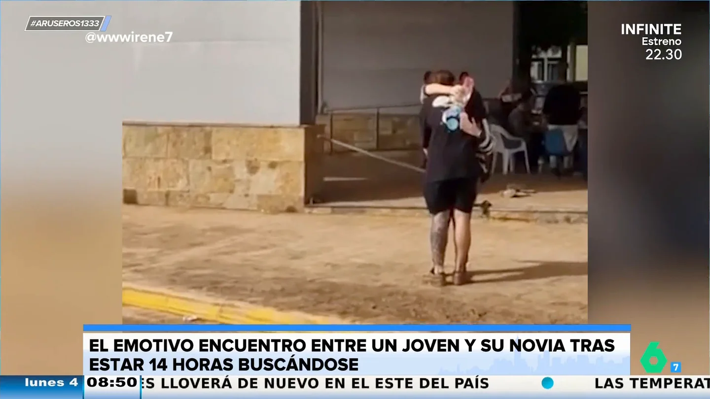 Un joven recorre Valencia durante 14 horas en busca de su novia: este es el emocionante reencuentro tras la DANA Un joven recorre Valencia durante 14 horas en busca de su novia: este es el emocionante reencuentro tras la DANA