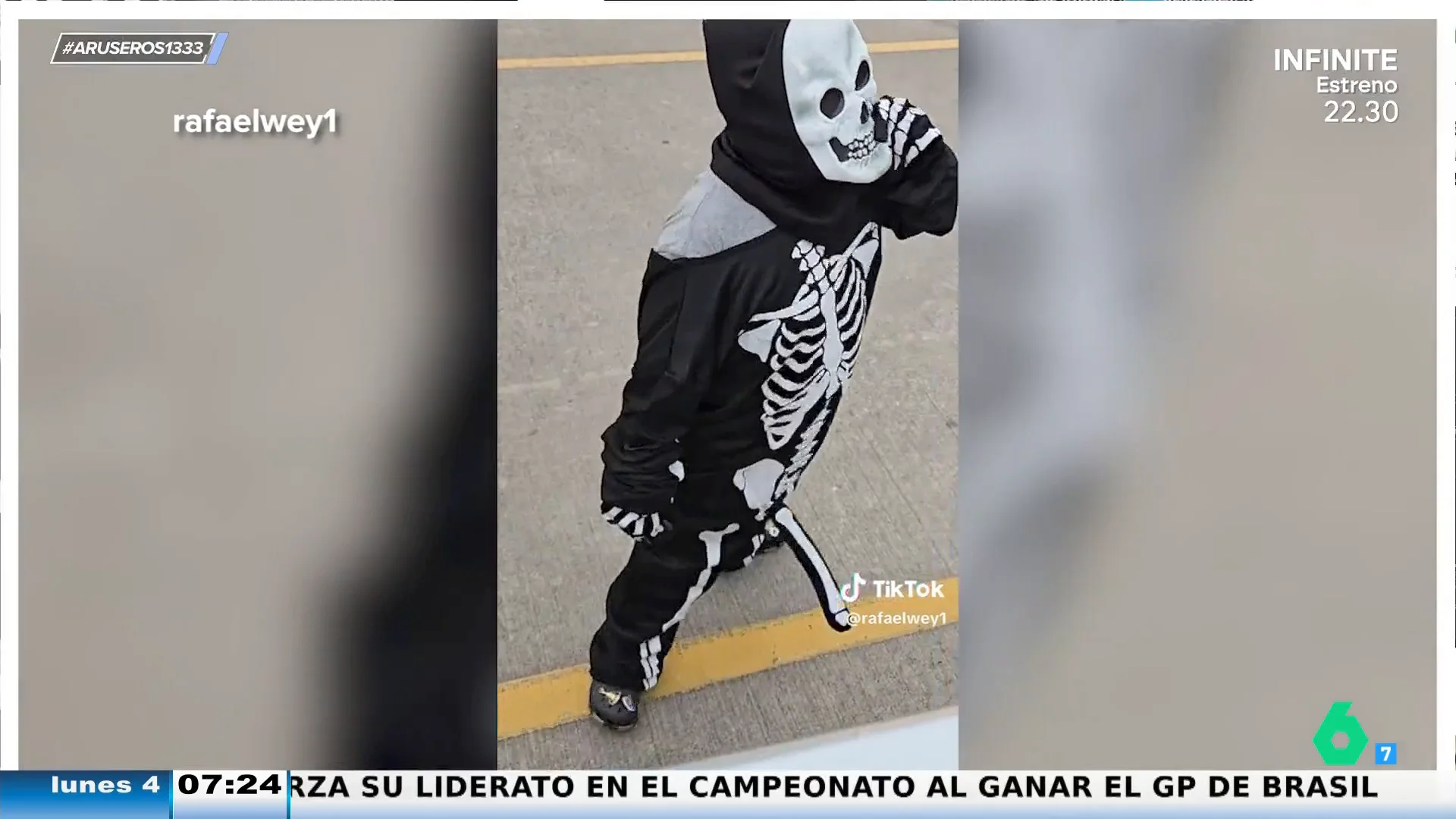 Un niño genera revuelo tras ser expulsado del concurso de disfraces del colegio por su peculiar disfraz de esqueleto