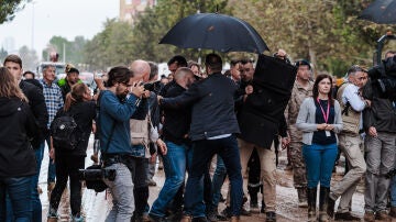 l presidente del Gobierno, Pedro Sánchez, durante su visita a una zona afectada por la DANA, a 3 de noviembre de 2024, en Paiporta, Valencia, Comunidad Valenciana (España).