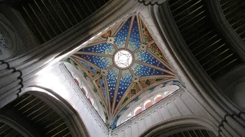 Interior de la cripa de la Catedral de la Almudena Interior de la cripa de la Catedral de la Almudena