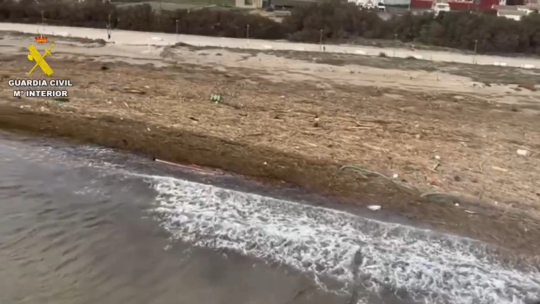 Imagen de una playa valenciana tras los efectos de la DANA