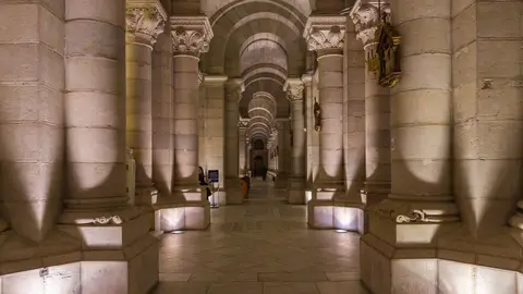 Columnas de la cripta de la Catedral de la Almudena Columnas de la cripta de la Catedral de la Almudena