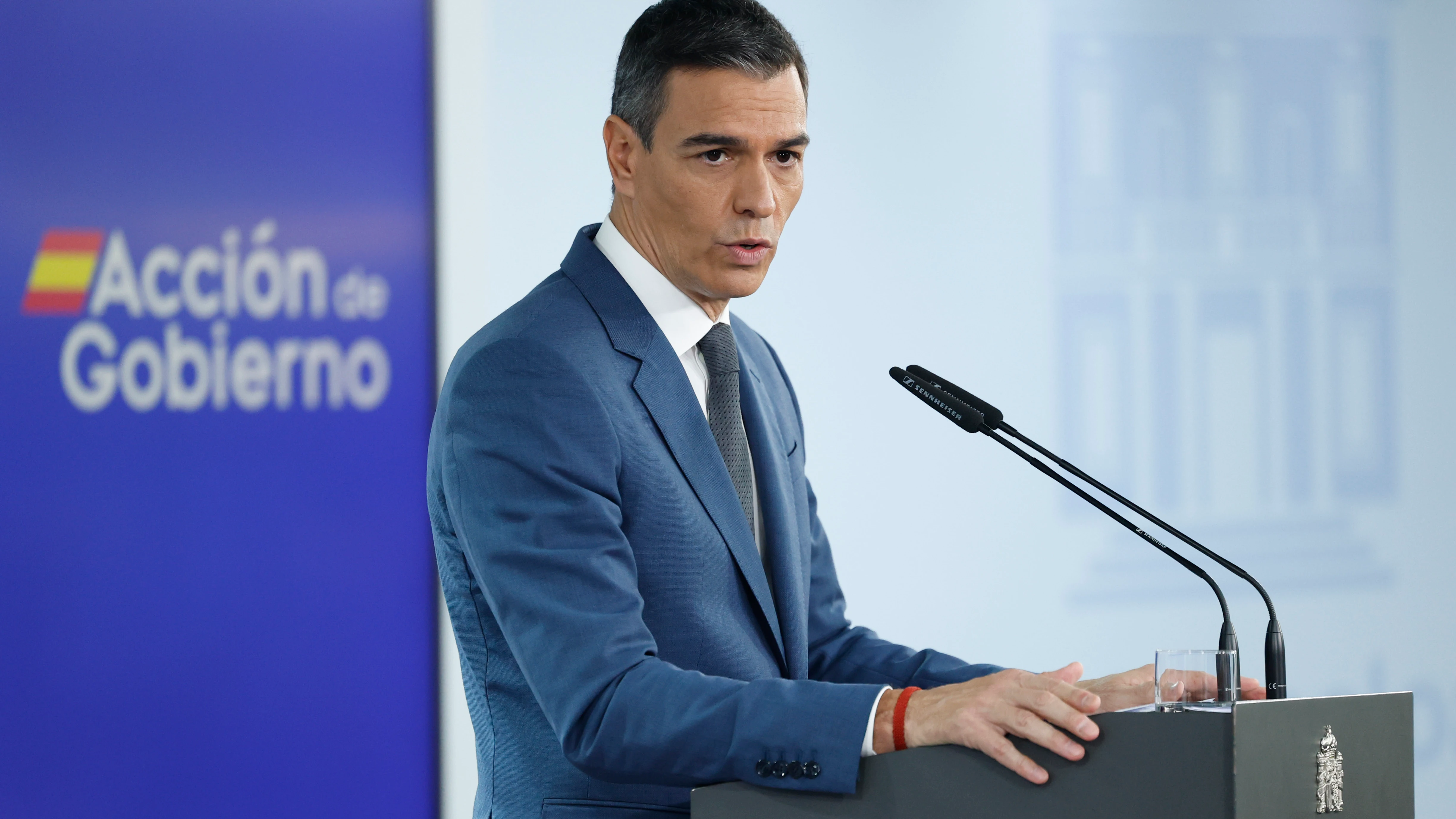 El presidente del Gobierno, Pedro Sánchez da una rueda de prensa tras el Consejo de Ministros celebrado en el palacio de La Moncloa en Madrid este martes. 