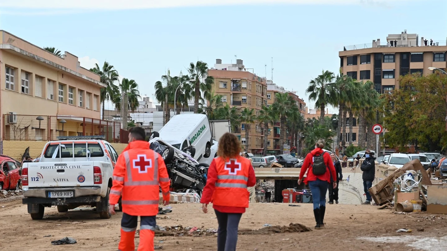 Cruz Roja se vuelca en una actuación "permanente, coordinada y sin pausa" en las zonas devastadas por la DANA Cruz Roja se vuelca en una actuación "permanente, coordinada y sin pausa" en las zonas devastadas por la DANA