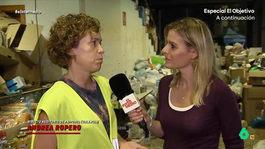 El mensaje de esperanza de Beatriz, vecina de Paiporta: "Esto va a salir adelante, tenemos que pensar así" La reportera ha visitado uno de los municipios más afectados por la DANA. La vecina ha aprovechado su visita para pedir que se envíen botas de agua y productos de limpieza, elementos muy necesarios para todos los vecinos.