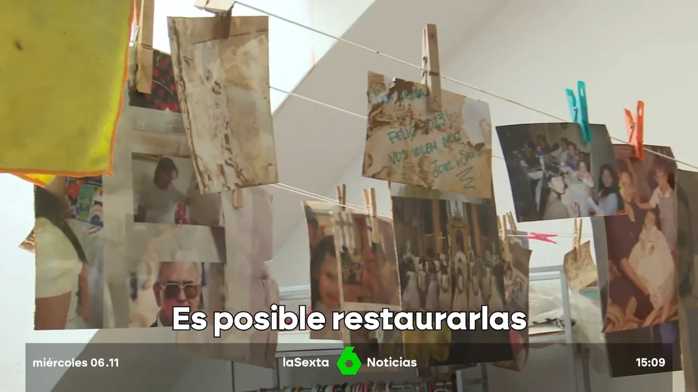 La DANA arrasó con todo, también con los recuerdos: los afectados luchan por recuperar sus fotos más preciadas La DANA arrasó con todo, también con los recuerdos: los afectados luchan por recuperar sus fotos más preciadas