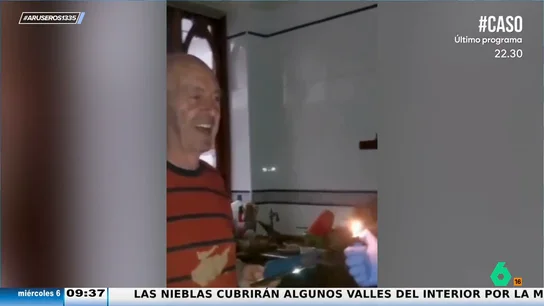 El conmovedor vídeo de unos voluntarios al cantar 'Cumpleaños feliz' a un vecino afectado por la DANA El conmovedor vídeo de unos voluntarios al cantar 'Cumpleaños feliz' a un vecino afectado por la DANA