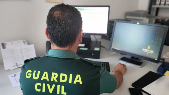 Detenido por agredir a su expareja tras decirle que estaba embarazada. Detenido por agredir a su expareja tras decirle que estaba embarazada.