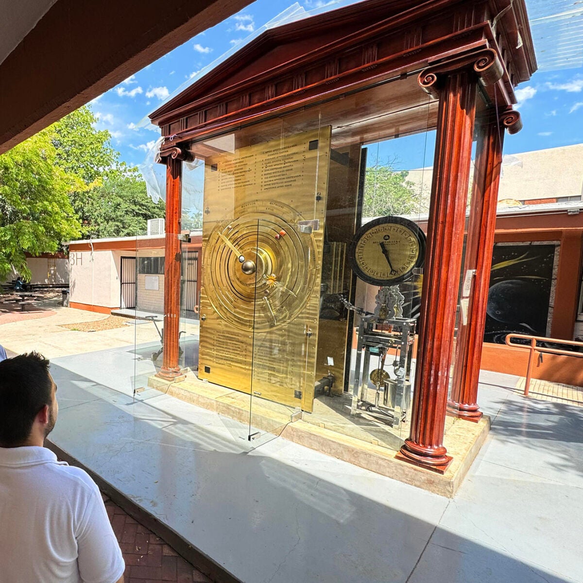 Científicos mexicanos recrean la Anticitera, la computadora mecánica más  antigua de la humanidad