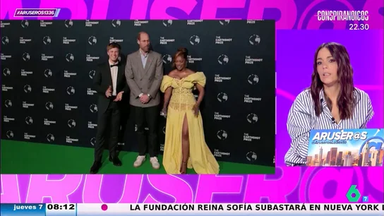 La reacción de Patricia Benítez con el look "biodegradable" del príncipe Guillermo con camisa española La reacción de Patricia Benítez con el look "biodegradable" del príncipe Guillermo con camisa española