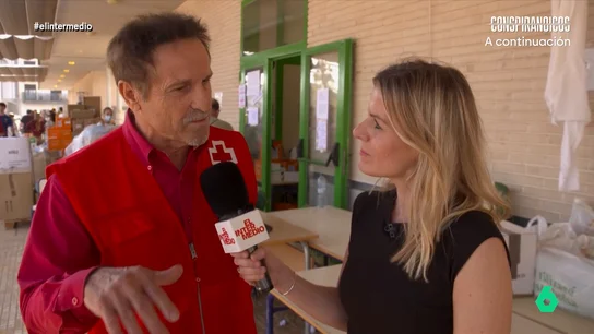 Habla un psicólogo de la Cruz Roja en Paiporta: "Ahora están en shock, será peor cuando se tranquilicen las cosas" "Ahora están pensando en recuperar su enseres, sus casas, pero será más grave cuando se asienten y piensen lo que les ha pasado. Puede haber recaídas más fuertes", asegura Manuel, psicólogo de la Cruz Roja, a Andrea Ropero.
