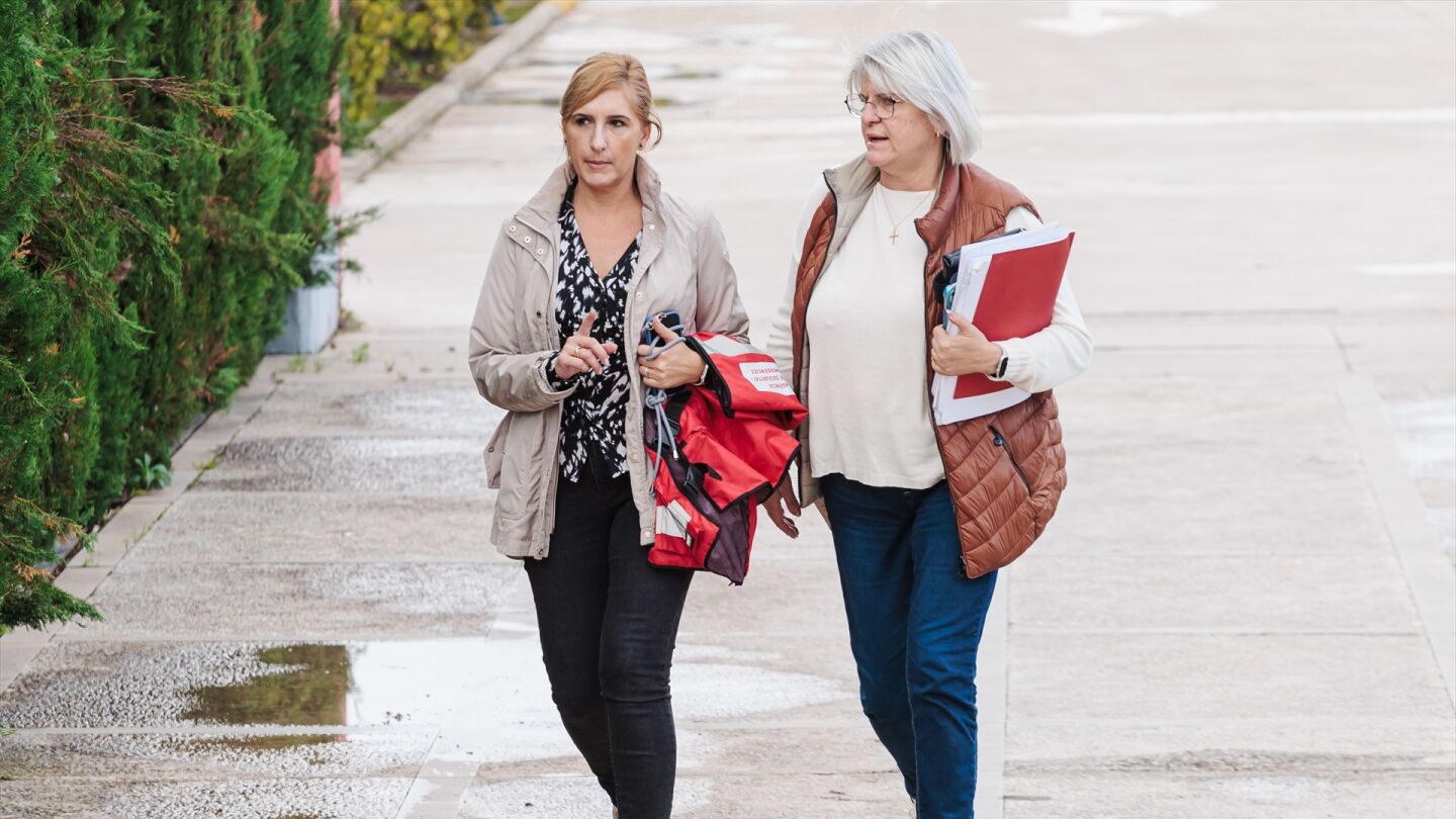 La consellera de Justicia e Interior de la Generalitat valenciana, Salomé Pradas (i), llega a la reunión del Centro de Coordinación Operativo Integrado (CECOPI) d
