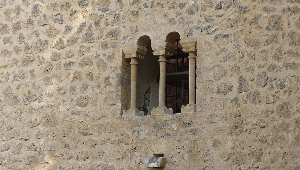 Ventana en el castillo de Brihuega Ventana en el castillo de Brihuega