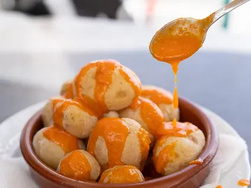 Tapa de papas arrugadas con mojo Tapa de papas arrugadas con mojo