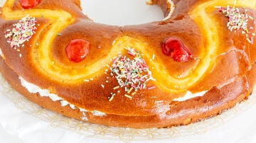 Corona de la Almudena, postre típico del Día de la Almudena en Madrid