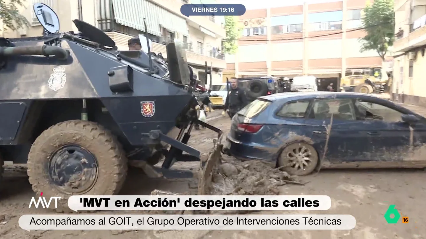 Más Vale Tarde acompaña a la Policía en la retirada de coches: así es el operativo montado en Valencia Más Vale Tarde acompaña a la Policía en la retirada de coches: así es el operativo montado en Valencia