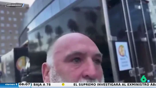 José Andrés se emociona con los voluntarios de Valencia: "España es un gran país, que nadie te diga lo contrario" José Andrés se emociona con los voluntarios de Valencia: "España es un gran país, que nadie te diga lo contrario"