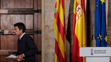 El president de la Generalitat valenciana, Carlos Mazón, ofrece una rueda de prensa tras un pleno extraordinario del Consell, a 4 de noviembre de 2024