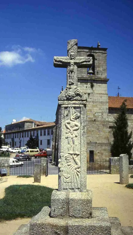 Cruzeiro do Senhor do Galo Cruzeiro do Senhor do Galo
