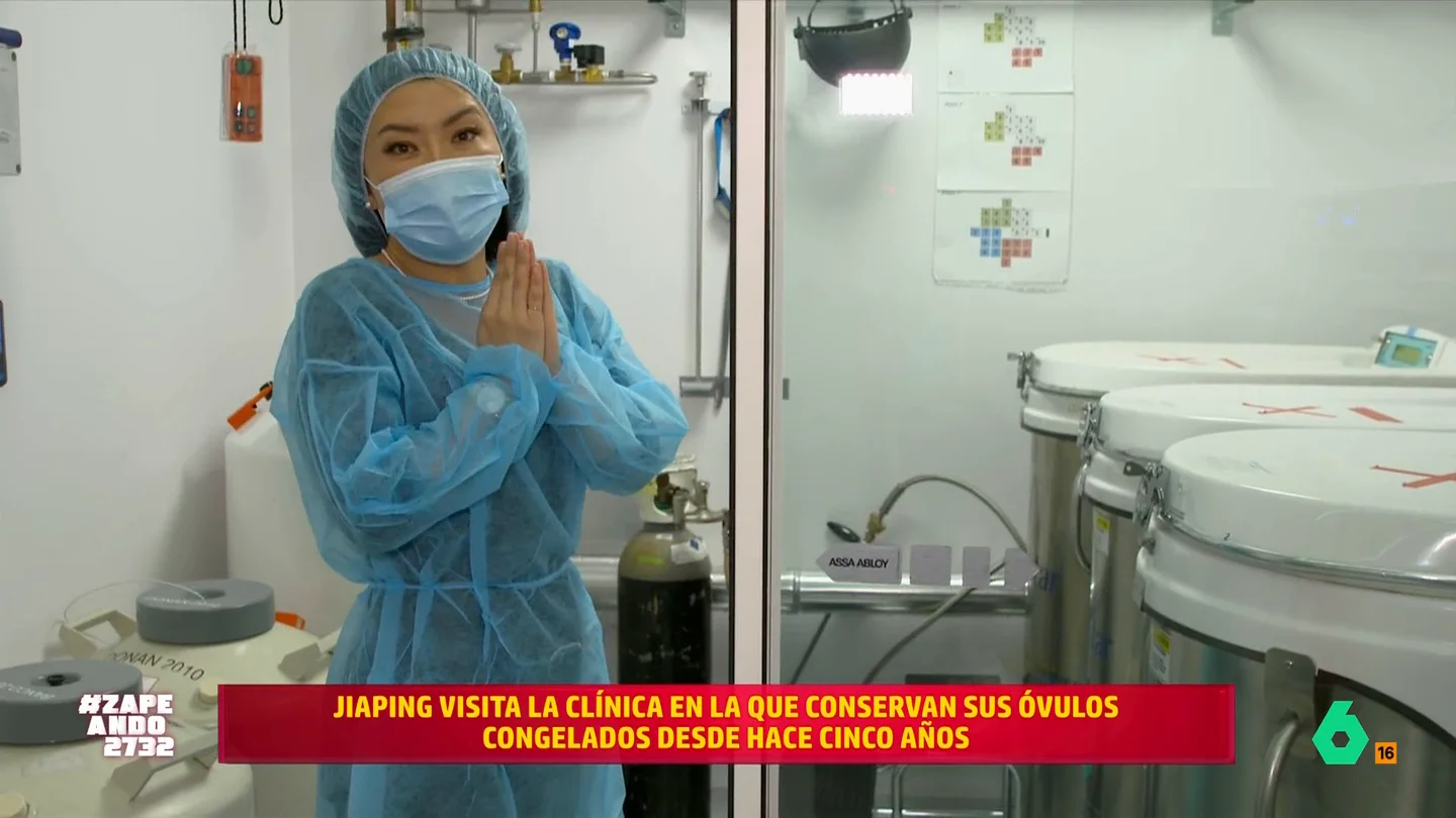 Jiaping alucina al descubrir la temperatura a la que están congelados sus óvulos: "Van a pasar mucho frío" La reportera visita la clínica en la que, hace cinco años, congeló sus óvulos para conocer cuál es su estado actual y, además, todos los tratamientos y procedimientos que llevan a cabo.