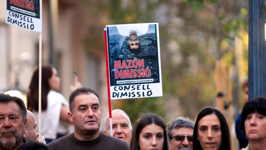 Varios miles de alicantinos han gritado este sábado en Alicante 'Mazón dimisión' Varios miles de alicantinos han gritado este sábado en Alicante 'Mazón dimisión'