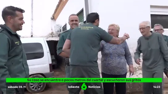 El agradecimiento de un matrimonio de ancianos a la Guardia Civil por rescatarles en mitad de la riada provocada por la DANA El agradecimiento de un matrimonio de ancianos a la Guardia Civil por rescatarles en mitad de la riada provocada por la DANA