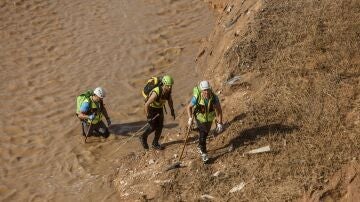 Agentes de la Guardia Civil en el Barranco del Poyo