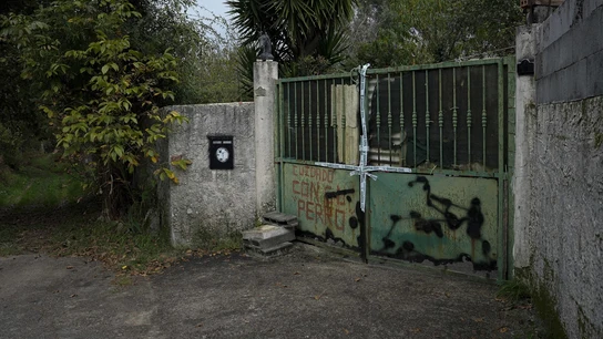 La puerta de la casa donde encontraron a la mujer fallecida en Baiona La puerta de la casa donde encontraron a la mujer fallecida en Baiona