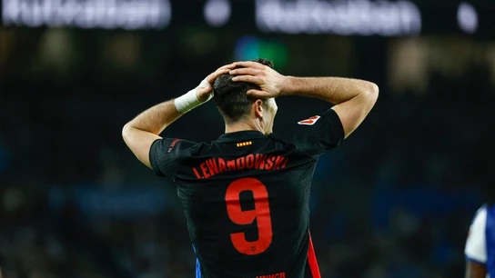El fuera de juego milimétrico que dejó a Lewandowski sin gol en Anoeta El fuera de juego milimétrico que dejó a Lewandowski sin gol en Anoeta