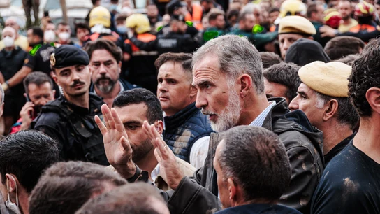 El Rey Felipe VI durante su visita a una zona afectada por la DANA, a 3 de noviembre de 2024, en Paiporta, Valencia, Comunidad Valenciana (España). El Rey Felipe VI durante su visita a una zona afectada por la DANA, a 3 de noviembre de 2024, en Paiporta, Valencia, Comunidad Valenciana (España).