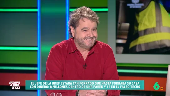 Paco Jiménez cuenta que el jefe de la UDEF guardaba un millón de euros en su despacho: "No iba a llenar la casa de más agujeros" El periodista explica que el agente recibía, supuestamente, pagos por enseñar a los narcotraficantes cómo evadir los controles policiales. "Sin duda el maestro mejor pagado de este país", afirma Dani Mateo.