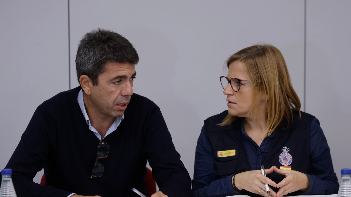 El presidente valenciano Carlos Mazón y la delegada del Gobierno Pilar Bernabé El presidente valenciano Carlos Mazón y la delegada del Gobierno Pilar Bernabé