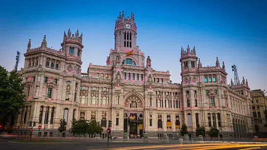 Oposiciones para ingenieros industriales del Ayuntamiento de Madrid: requisitos, fechas y exámenes Fachada del Ayuntamiento de Madrid