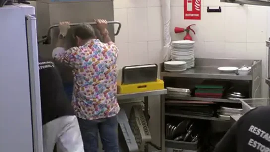 "Estoy por meterme en el lavavajillas y cerrar": Alberto Chicote explota ante la "pesadilla" de servicio del Estoril "Estoy por meterme en el lavavajillas y cerrar": Alberto Chicote explota ante la "pesadilla" de servicio del Estoril