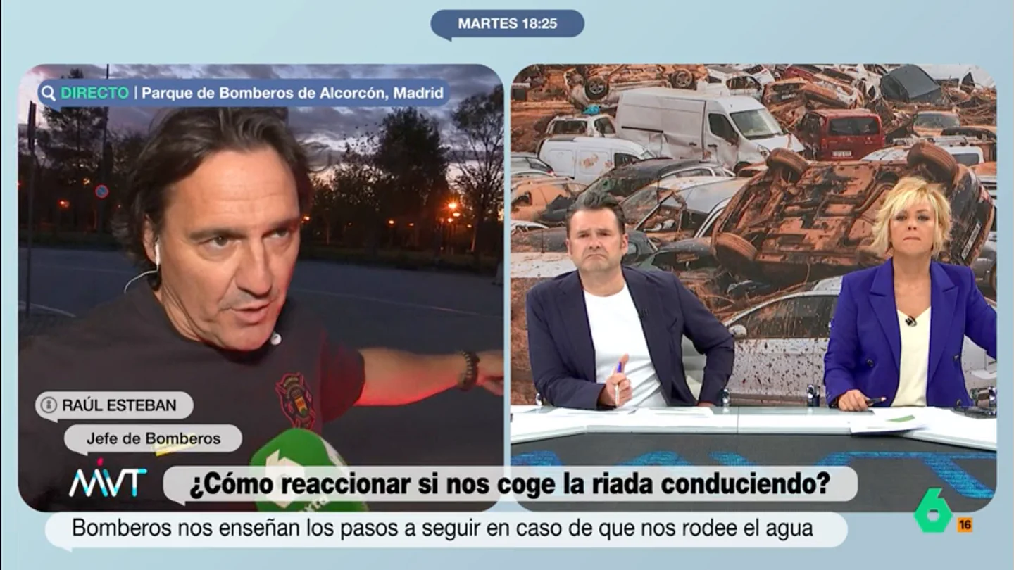 Si hay que subirse al coche en plena riada, ¿cuál es la parte más segura? El bombero Raúl Esteban responde ¿Cuál es la parte más segura del coche en medio de una riada? ¿Es recomendable amarrarse al techo con el cinturón de seguridad? El jefe de bomberos de Alcorcón, Raúl Esteban, responde a estas y otras dudas en este vídeo.