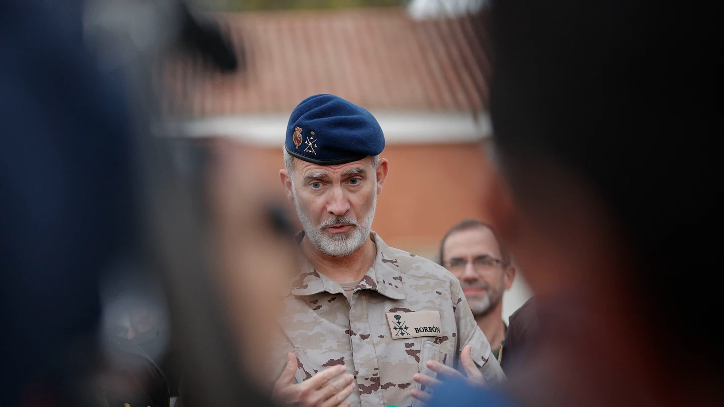 El rey Felipe VI durante su visita su visita a la base militar Jaime I de Bétera El rey Felipe VI durante su visita su visita a la base militar Jaime I de Bétera