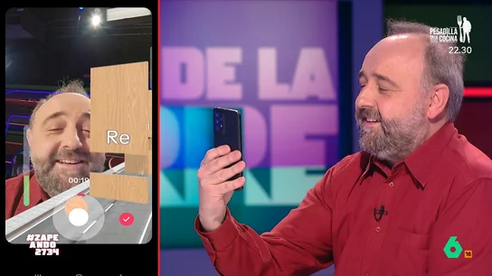 Iñaki de la Torre se enfrenta a Miki Nadal en el juego más viral de TikTok: "Esto es canto gregoriano" El zapeador y el periodista demuestran sus dotes para entonar la escala musical en un filtro que ha logrado hacerse muy popular gracias a los divertidos vídeos que miles de usuarios han subido a sus redes sociales.