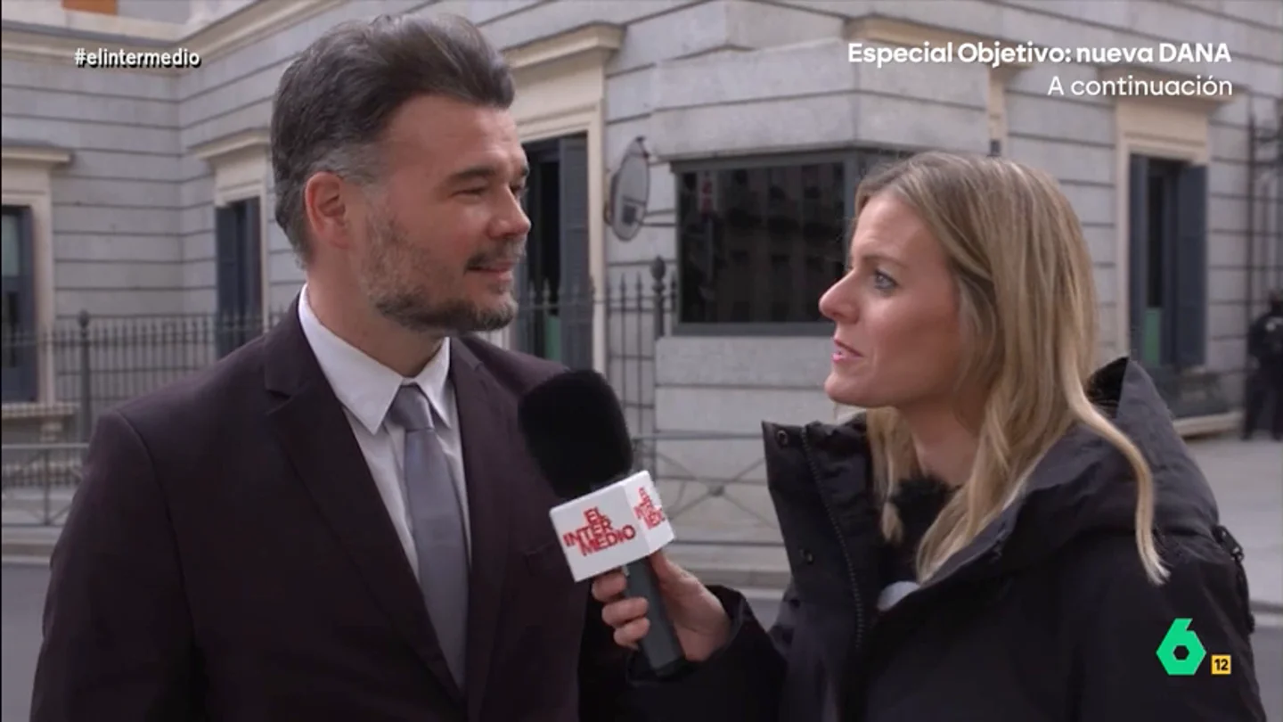 Gabriel Rufián reflexiona sobre el silencio de Ayuso en los últimos días Andrea Ropero entrevista a Gabriel Rufián en el Congreso de los Diputados, donde valora el apoyo del PP a Carlos Mazón. En este vídeo afirma que "el PP cambia de 10 en 10 minutos" y que "conviene fijarse en Ayuso".