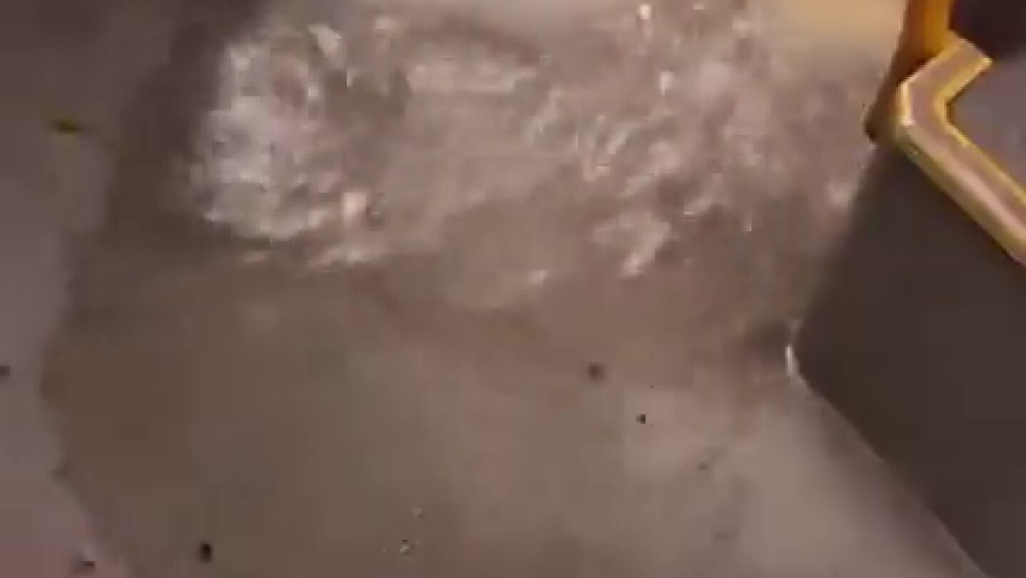 Entra agua en un autobús de Málaga