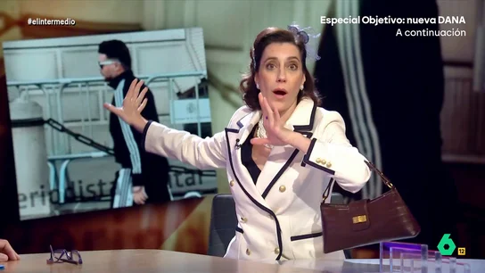 La 'señora bien', indignada con el chándal de Gabriel Rufián en el Congreso Cristina Gallego se convierte un día más en la 'señora bien' de El Intermedio y en este vídeo manifiesta su enfado ante el 'look' con chándal y gafas de sol de Gabriel Rufián al salir del Congreso: "Parece Maduro de luto".