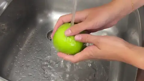 ¿Se pueden eliminar los pesticidas de la fruta y la verdura usando solo agua? ¿Se pueden eliminar los pesticidas de la fruta y la verdura usando solo agua?