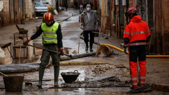 Bomberos y miembros de la UME continúan con los trabajos en el alcantarillado de Paiporta. Bomberos y miembros de la UME continúan con los trabajos en el alcantarillado de Paiporta.