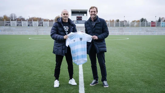 Andrés Iniesta se hace con el FC Helsingor Andrés Iniesta se hace con el FC Helsingor