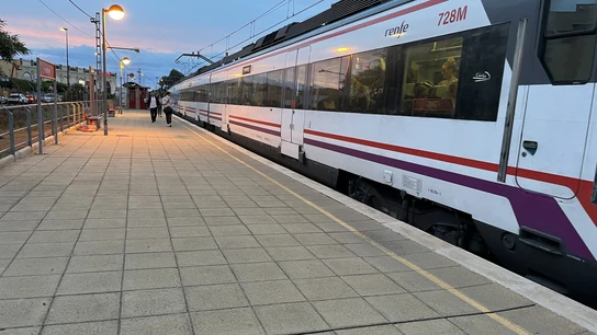 Apeadero, parada del tren de Cercanías de Plaza Mayor. Apeadero, parada del tren de Cercanías de Plaza Mayor.